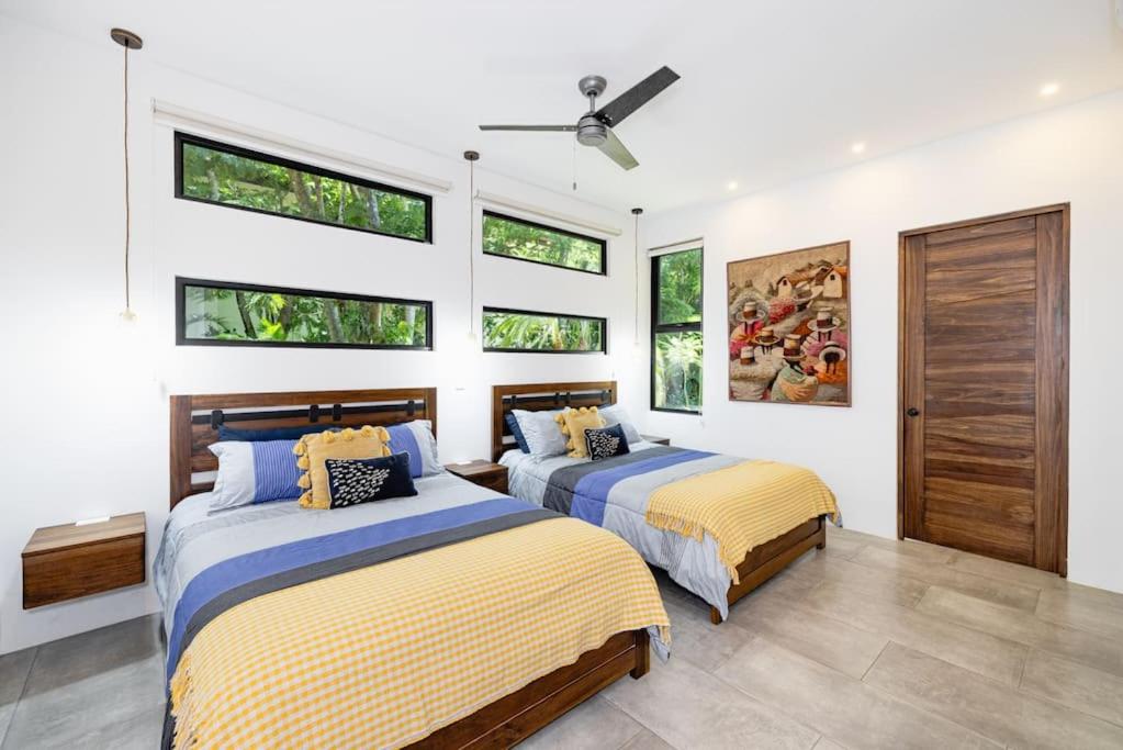 4BDR,pool,chef,secure 5 min to private beach