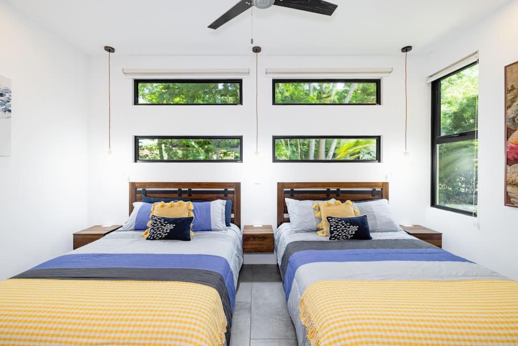 4BDR,pool,chef,secure 5 min to private beach