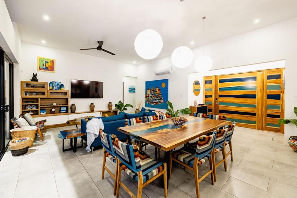4BDR,pool,chef,secure 5 min to private beach