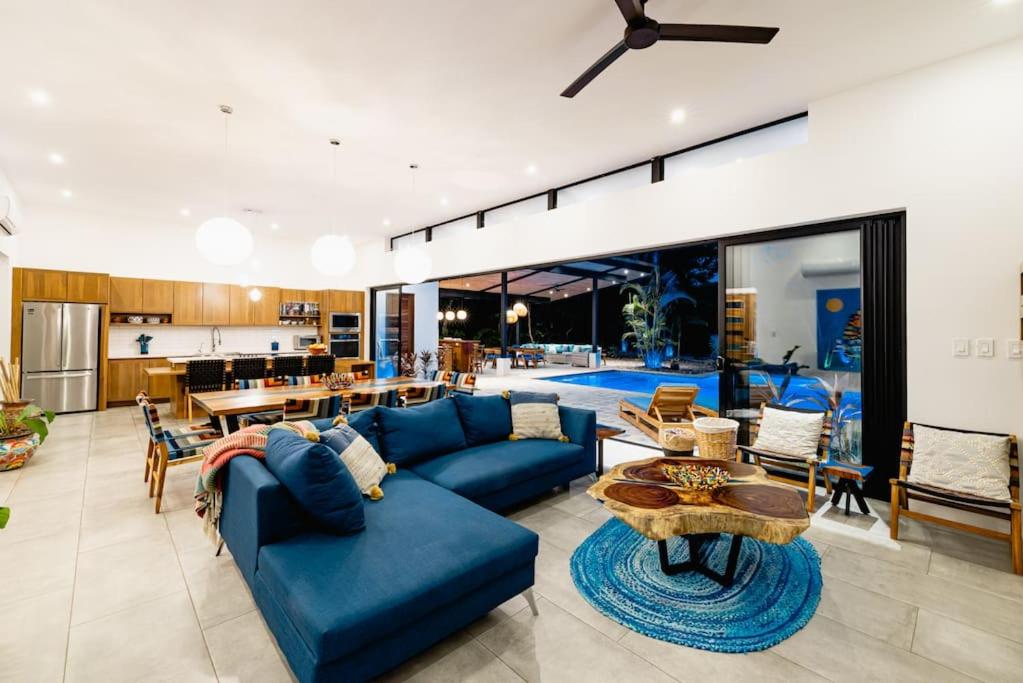 4BDR,pool,chef,secure 5 min to private beach