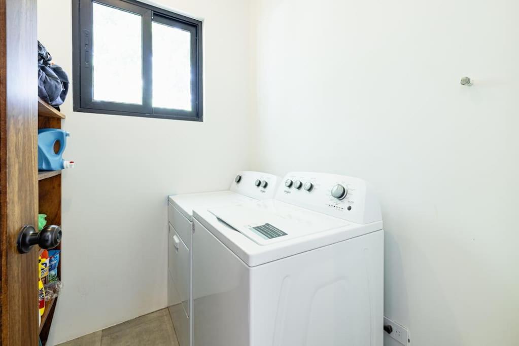 4BDR,pool,chef,secure 5 min to private beach