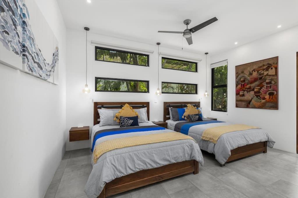 4BDR,pool,chef,secure 5 min to private beach