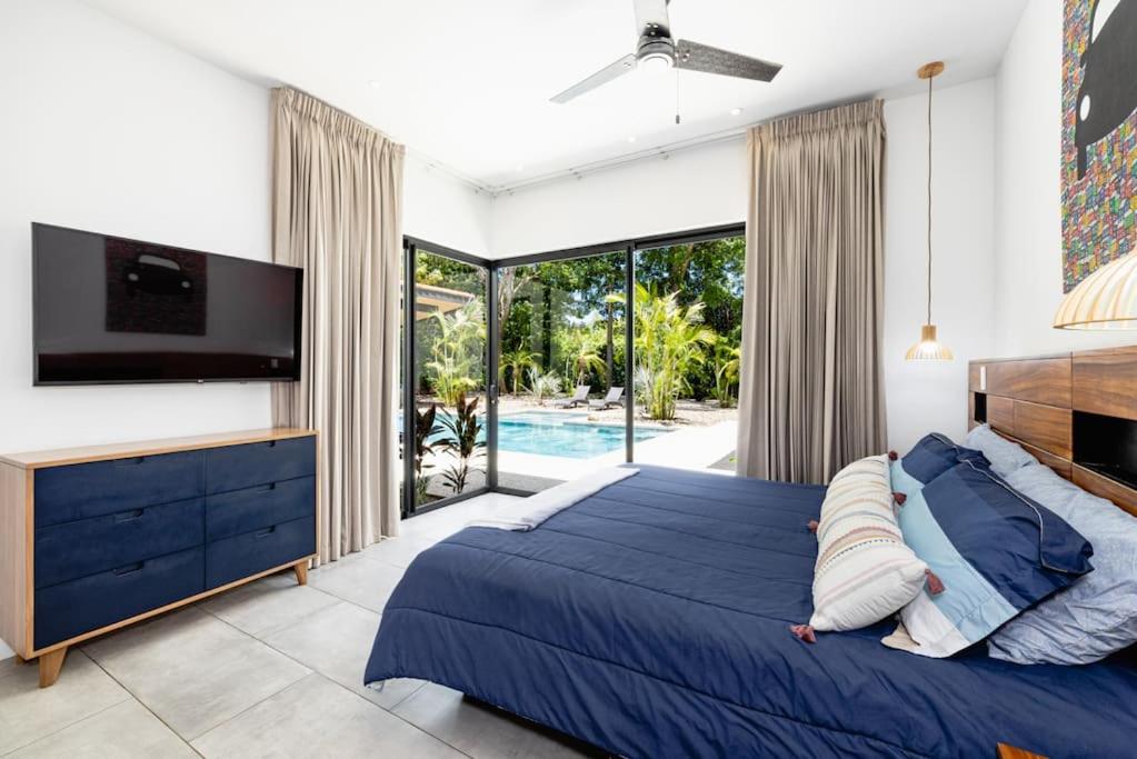 4BDR,pool,chef,secure 5 min to private beach