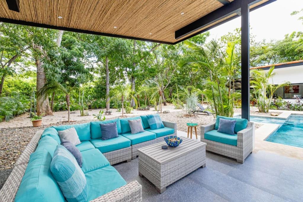 4BDR,pool,chef,secure 5 min to private beach