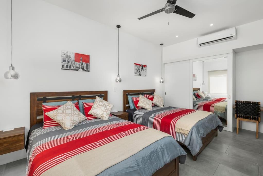 4BDR,pool,chef,secure 5 min to private beach