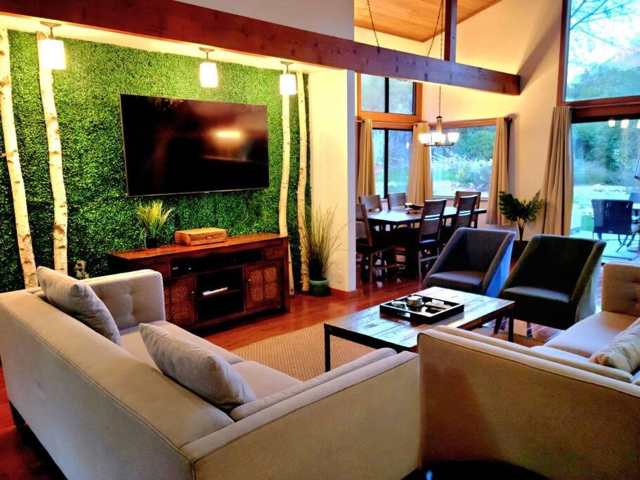 Sequoia River House, close to SNP, 2 Decks on Amazing River on 7acres view 5