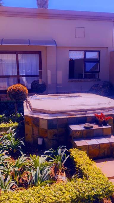 OR Tambo Airport Mansion ,Self Catering Holiday Home