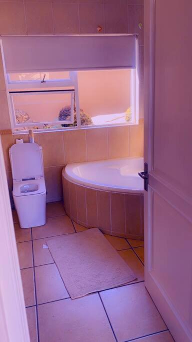 OR Tambo Airport Mansion ,Self Catering Holiday Home