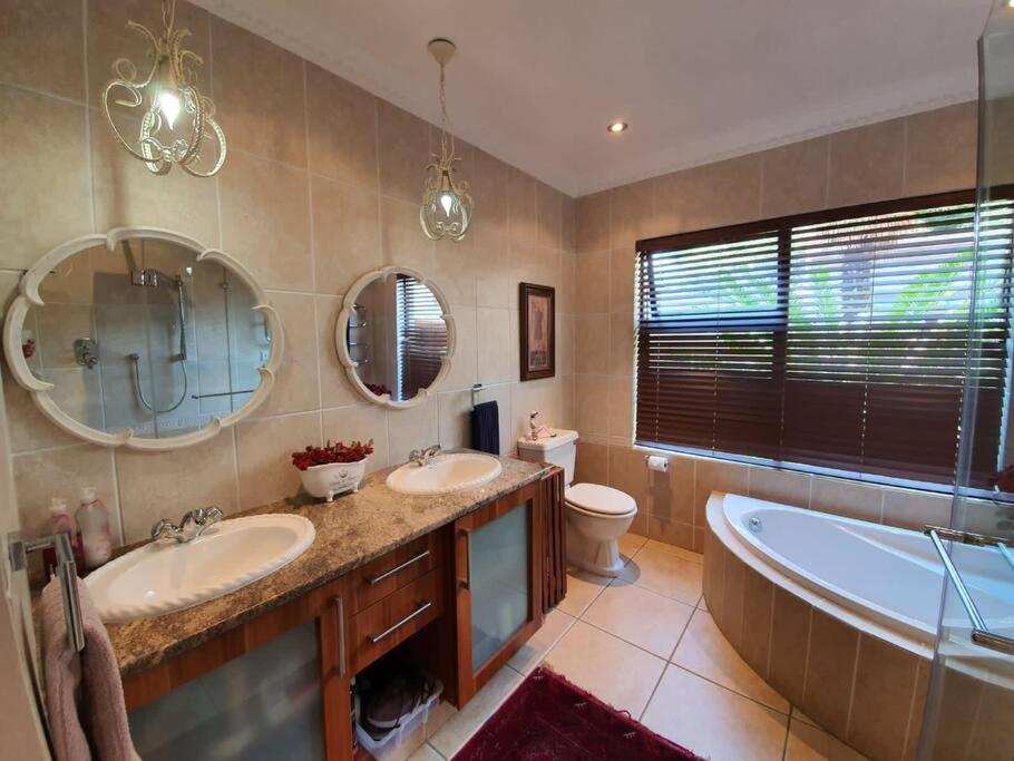 OR Tambo Airport Mansion ,Self Catering Holiday Home