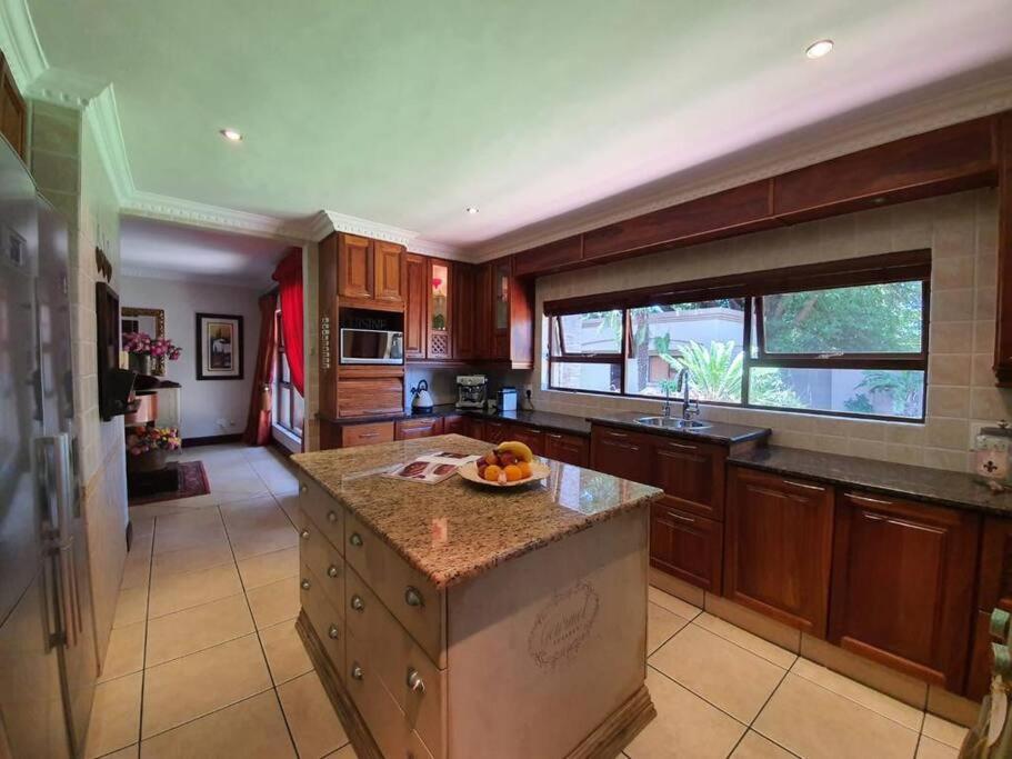 OR Tambo Airport Mansion ,Self Catering Holiday Home