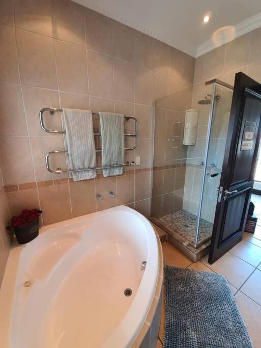 OR Tambo Airport Mansion ,Self Catering Holiday Home