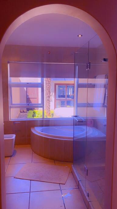 OR Tambo Airport Mansion ,Self Catering Holiday Home