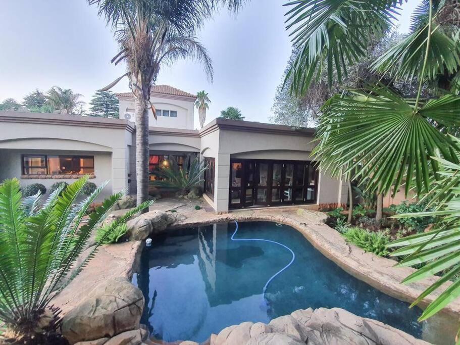 OR Tambo Airport Mansion ,Self Catering Holiday Home