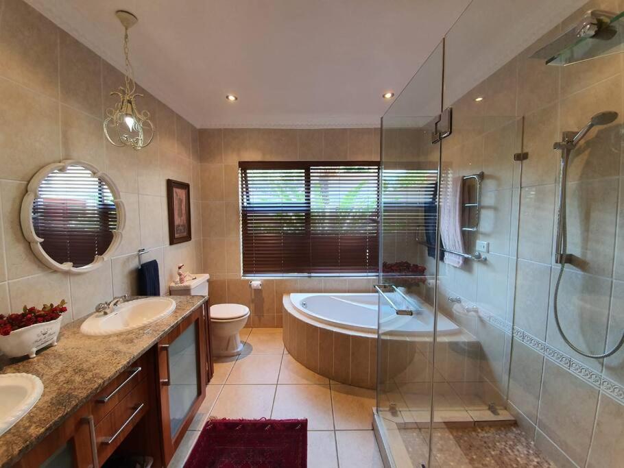 OR Tambo Airport Mansion ,Self Catering Holiday Home