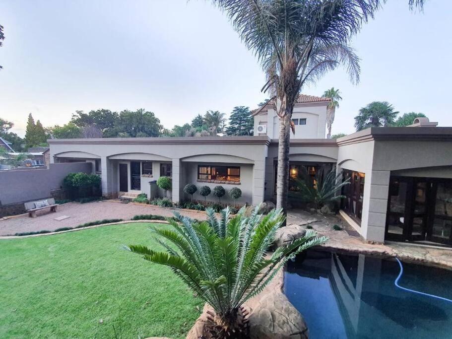 OR Tambo Airport Mansion ,Self Catering Holiday Home