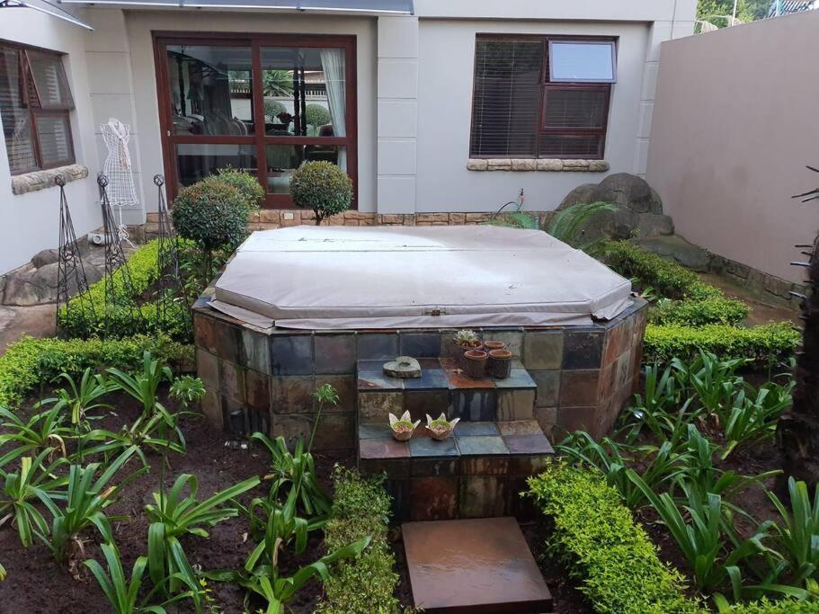 OR Tambo Airport Mansion ,Self Catering Holiday Home