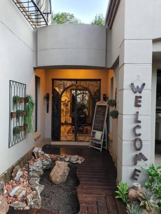 OR Tambo Airport Mansion ,Self Catering Holiday Home