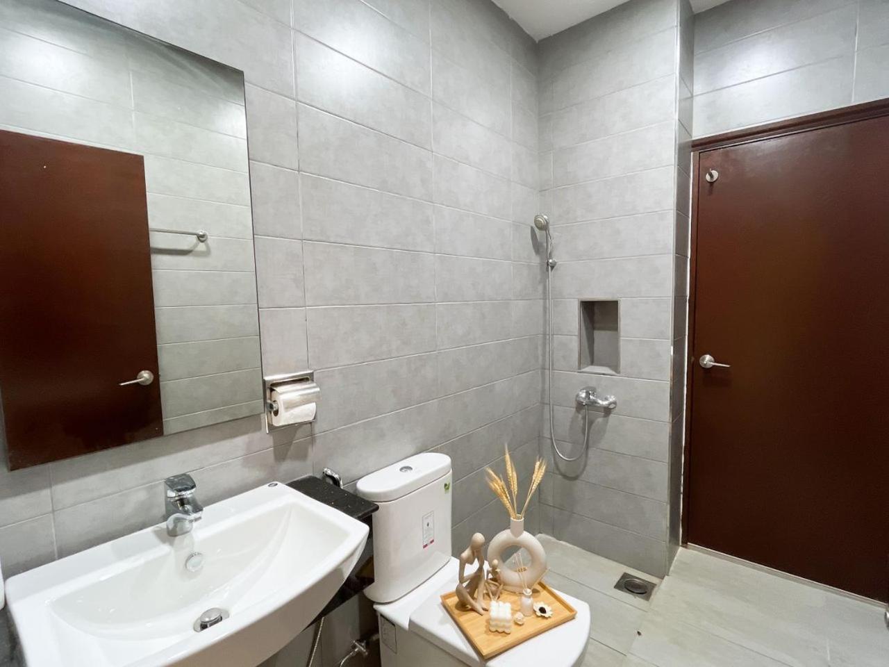 Paragon Suite Homestay by Antlerzone