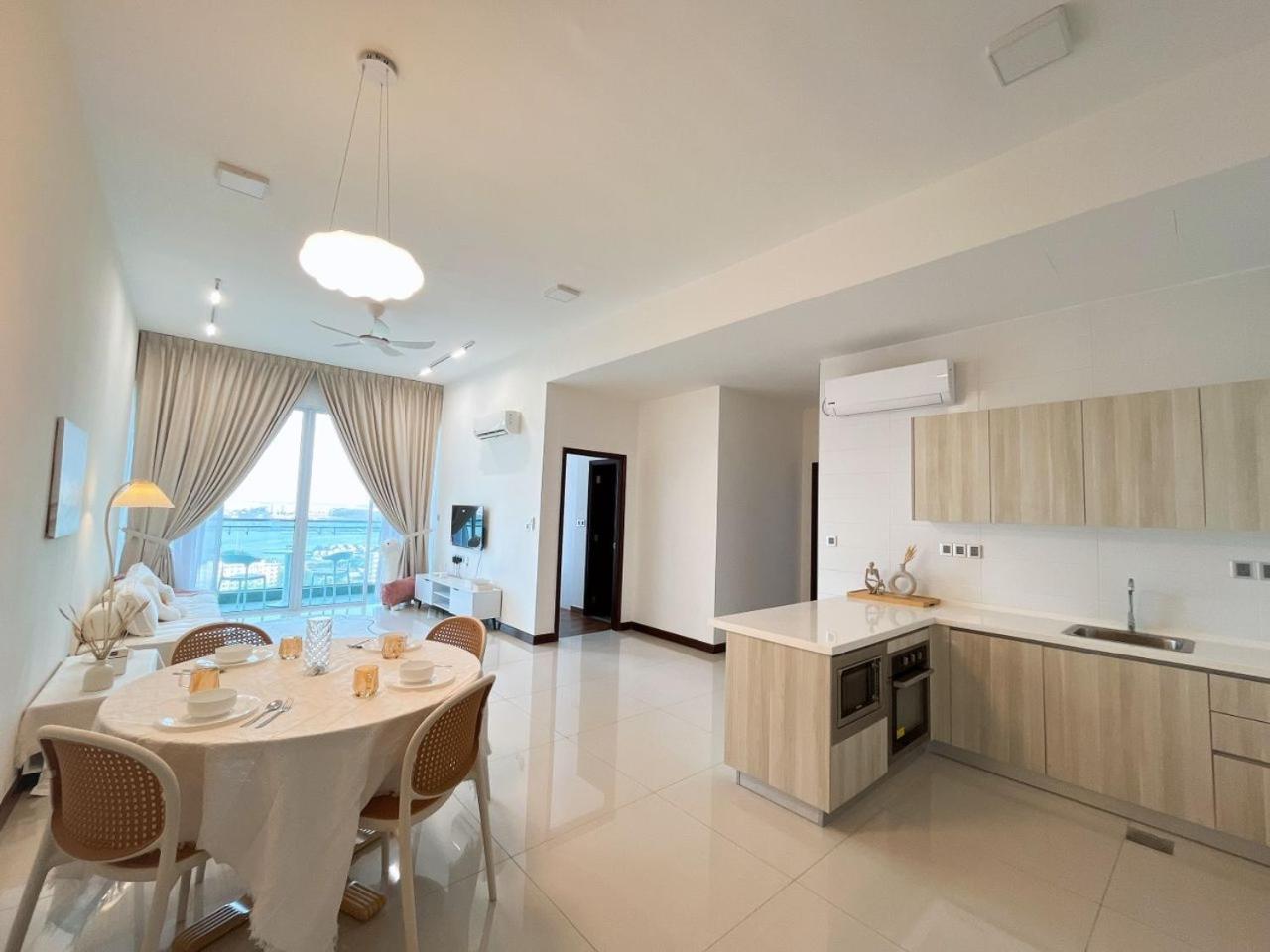 Paragon Suite Homestay by Antlerzone