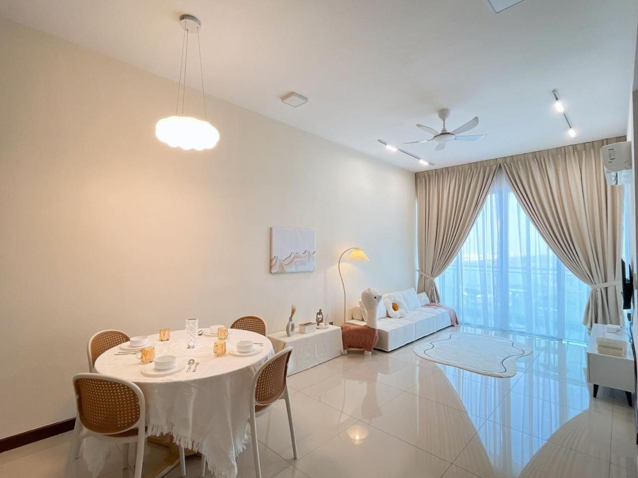 Paragon Suite Homestay by Antlerzone