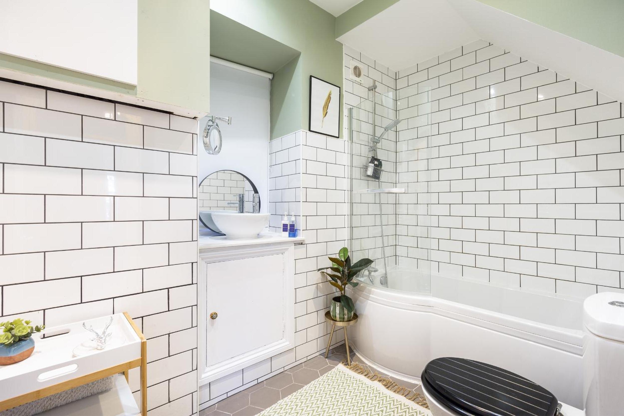 Hidden Gem – Luxe Clifton Apartment with Views view 4