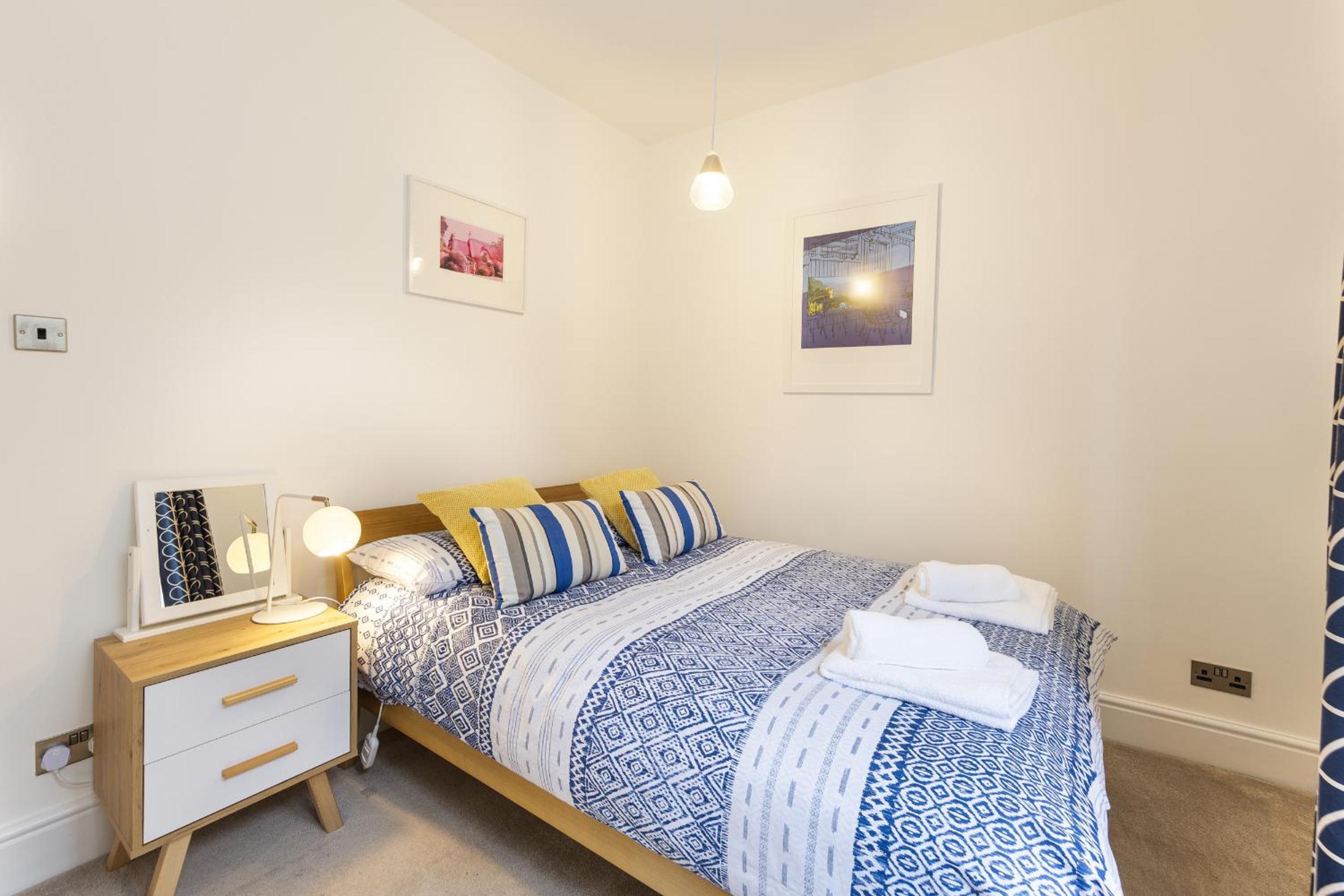 Hidden Gem – Luxe Clifton Apartment with Views view 5