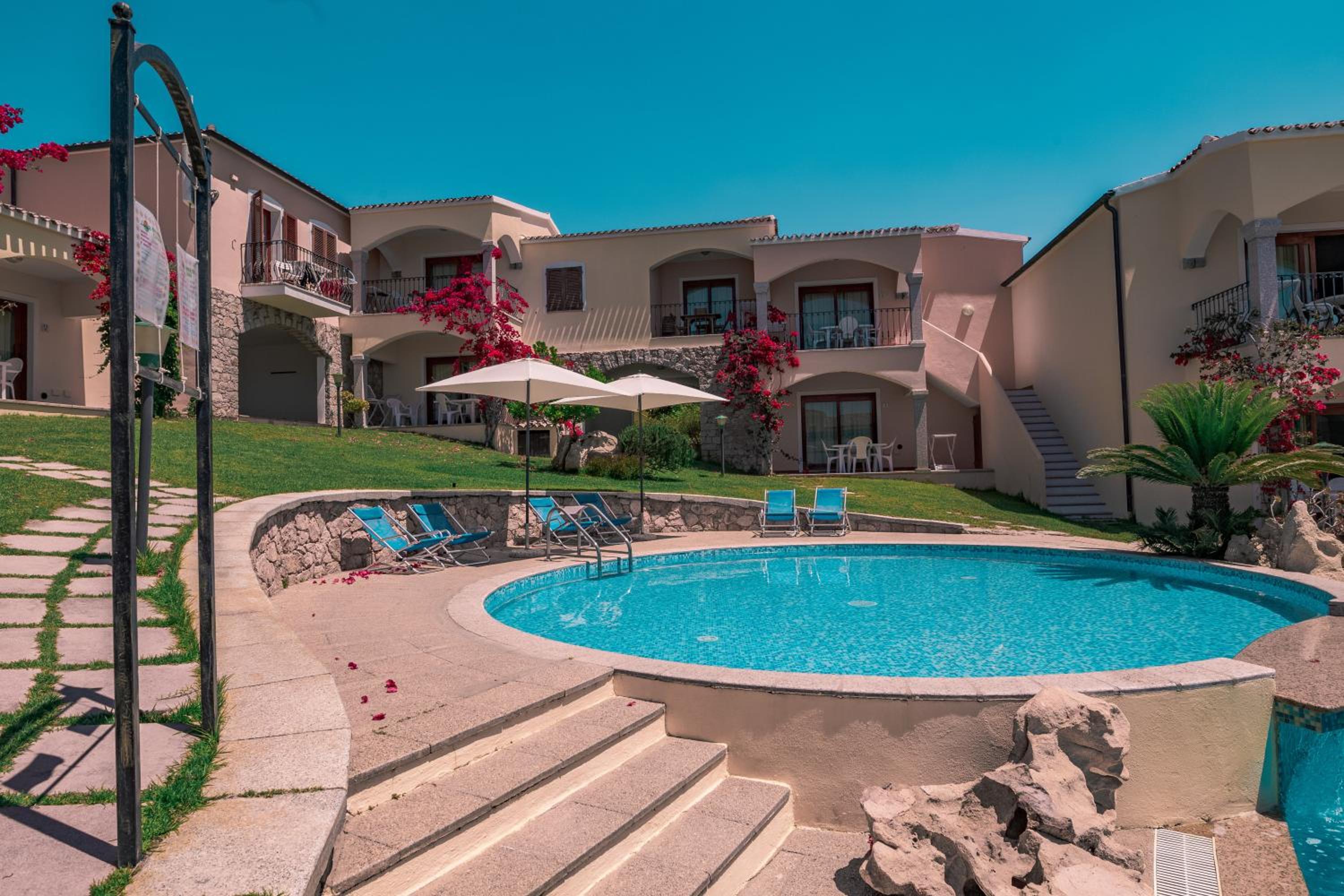 Fantastic Residenza Badus 1 BedRoomApart sleeps 4 plus possible child bed No0815