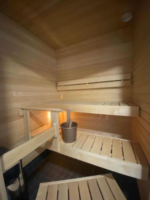 Kotimaailma - Kaunis tilava kolmio saunalla Helsingissä