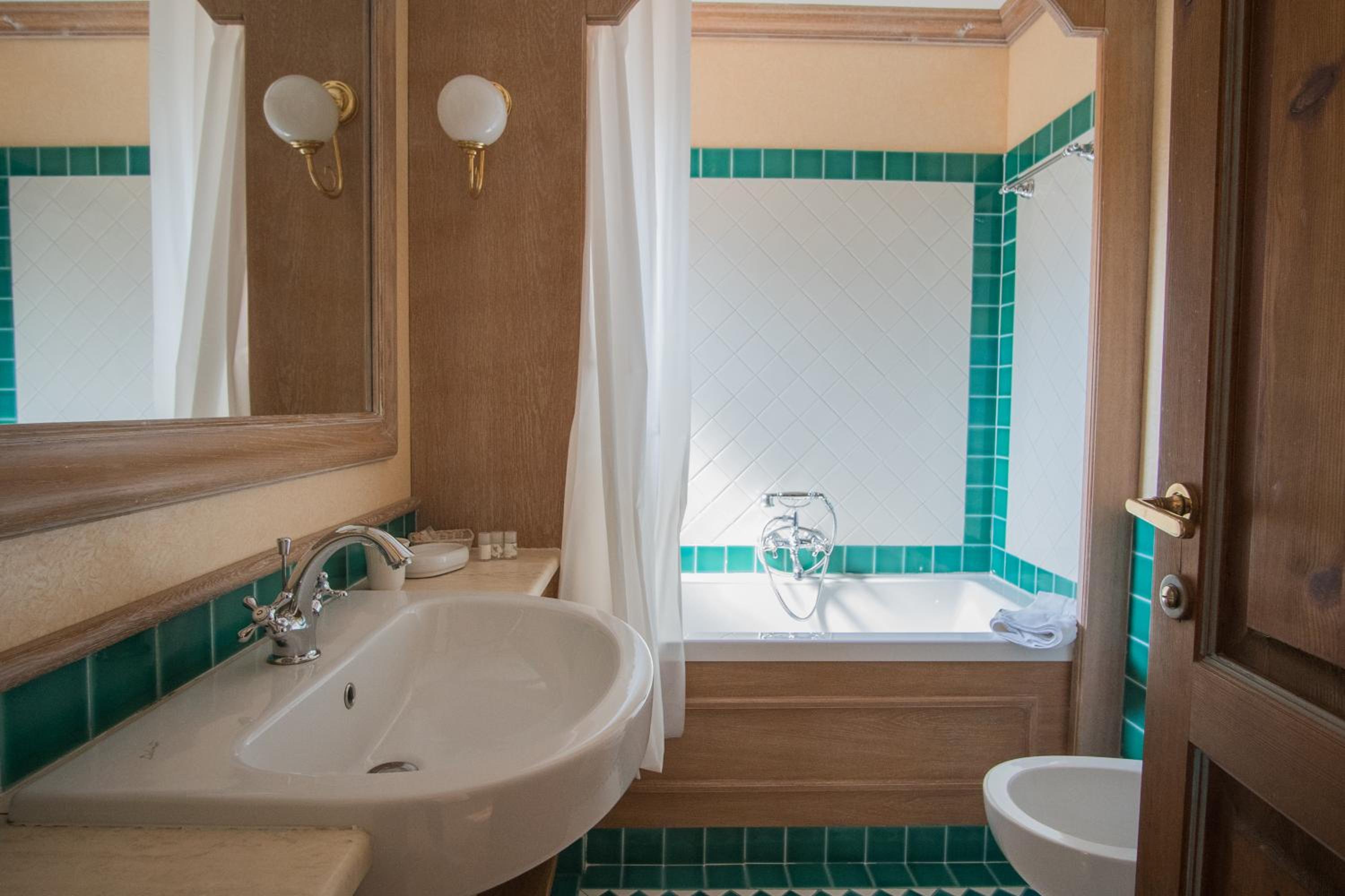 Beautiful Il Giardino degli Oleandri one bedroom Premium Apartment sleeps 4 view 3