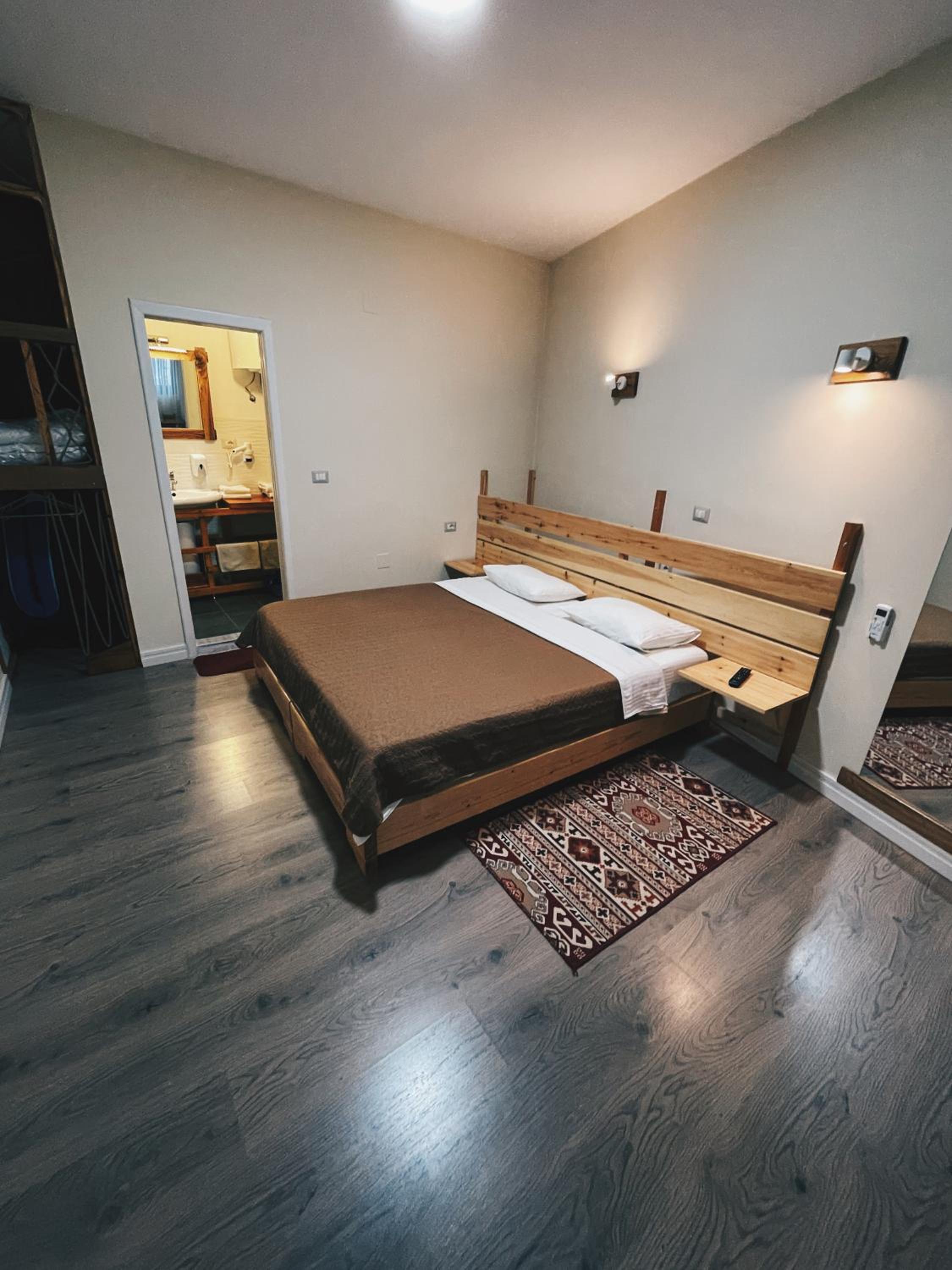 At Pikotiko's - Korca City Rooms for Rent