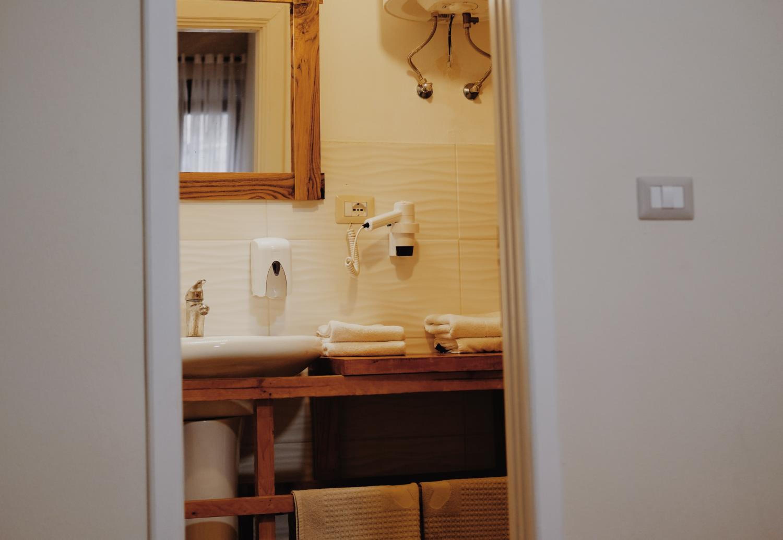 At Pikotiko's - Korca City Rooms for Rent