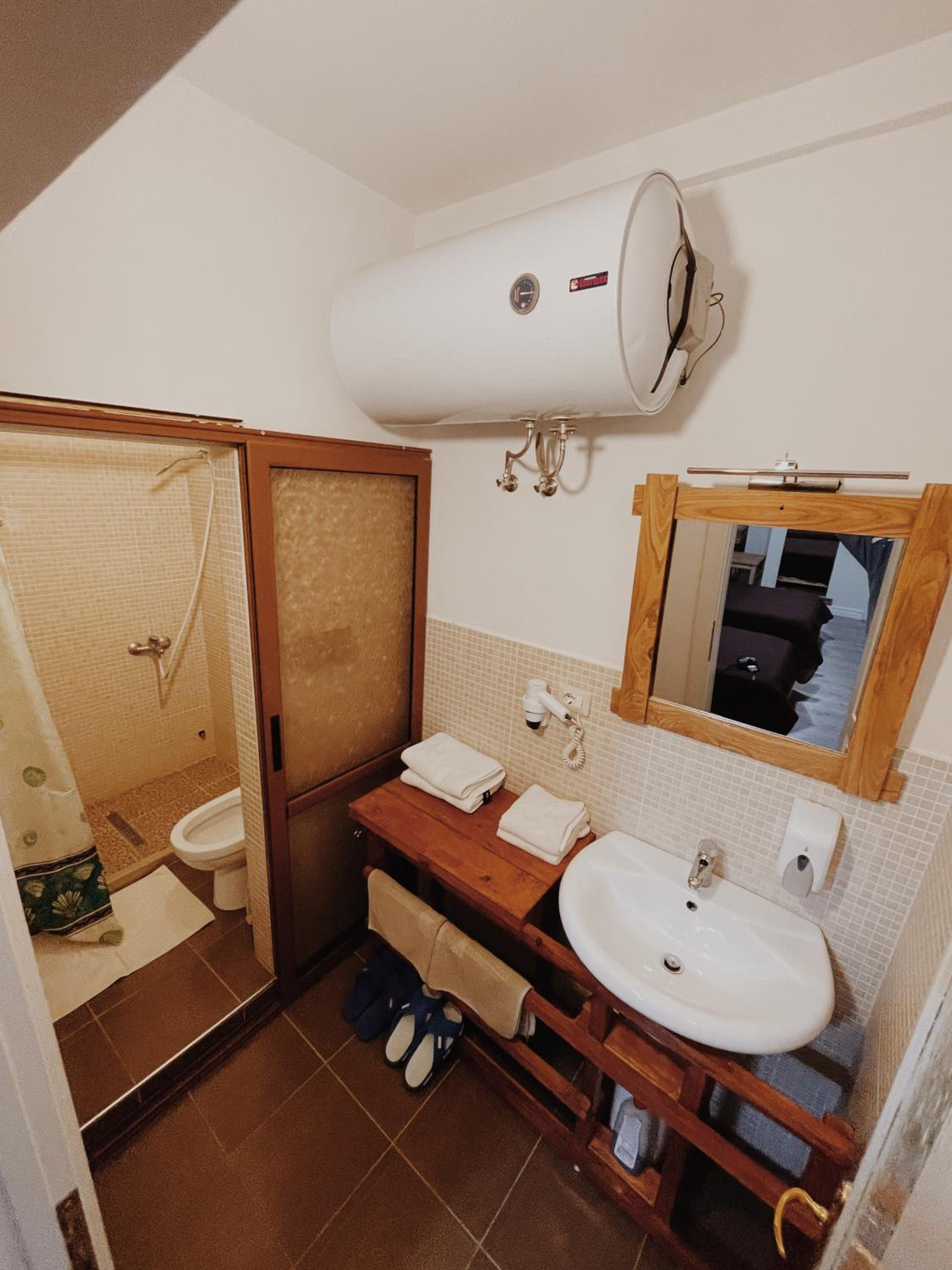 At Pikotiko's - Korca City Rooms for Rent
