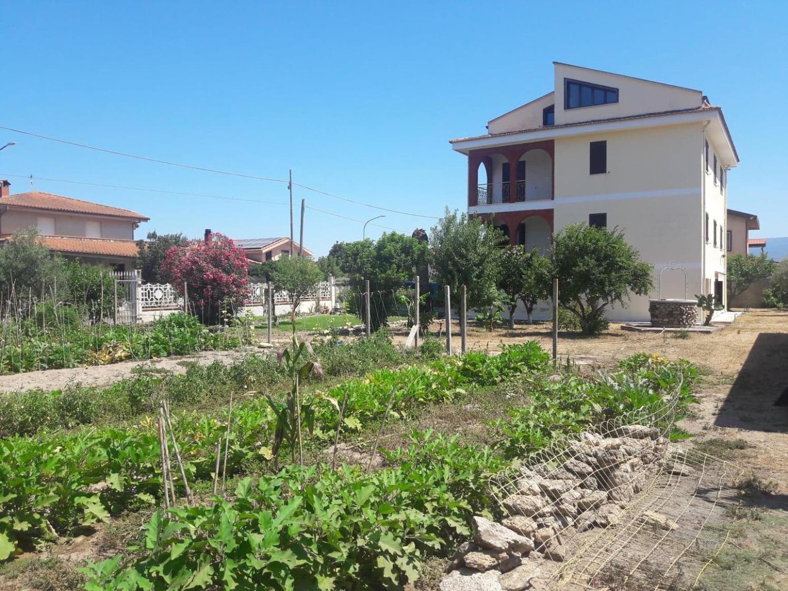House by the Garden view 2