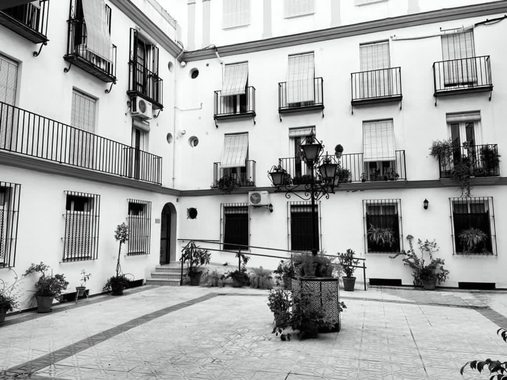 Budget and cute rooms with balcony Sevilla center