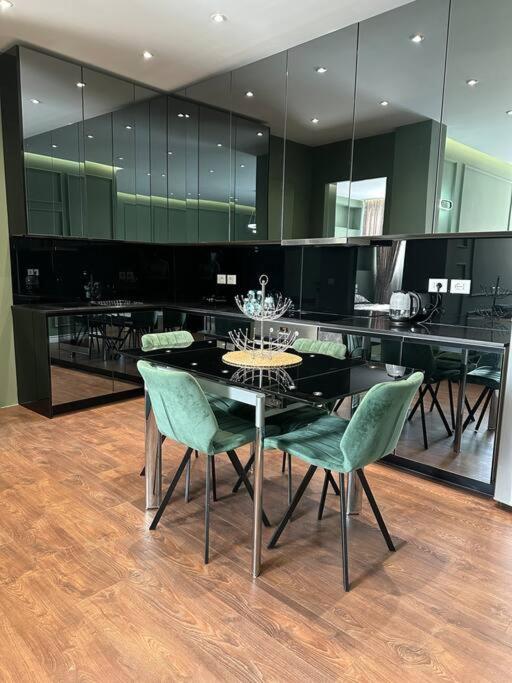 Green Apartment
