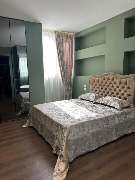 Green Apartment