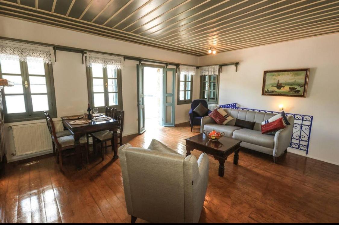 Castle81homes Green Villa view 4