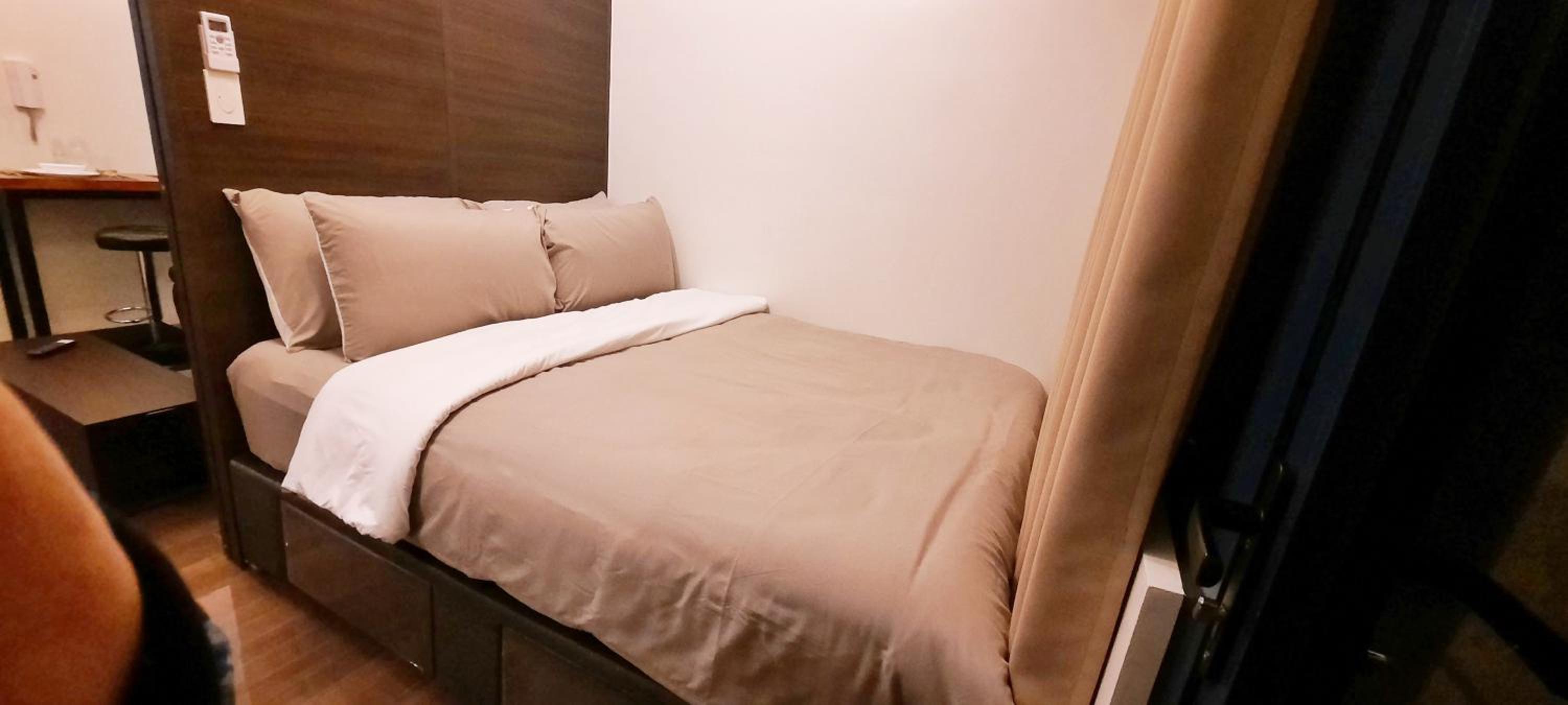AIR Luxury Makati CBD with balcony view 5