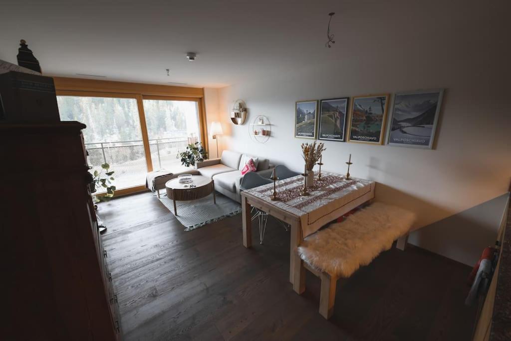 Cosy, stylish new flat with spa and gym & shuttle to ski lifts