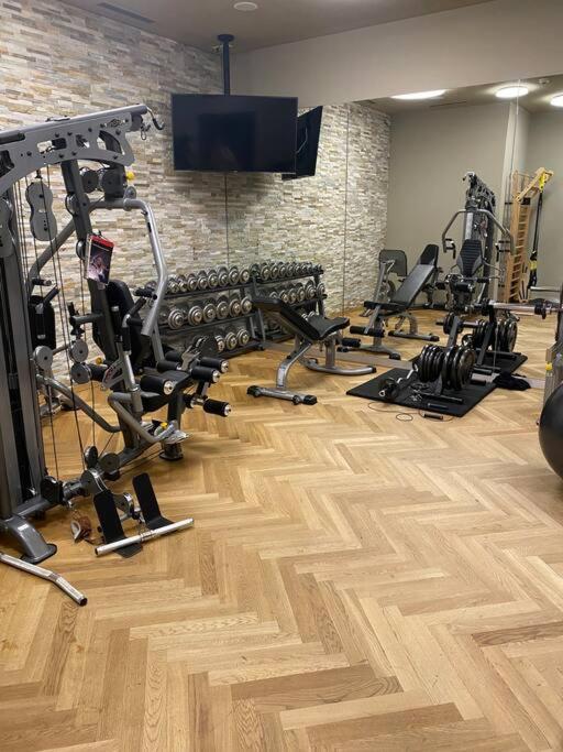 Cosy, stylish new flat with spa and gym & shuttle to ski lifts