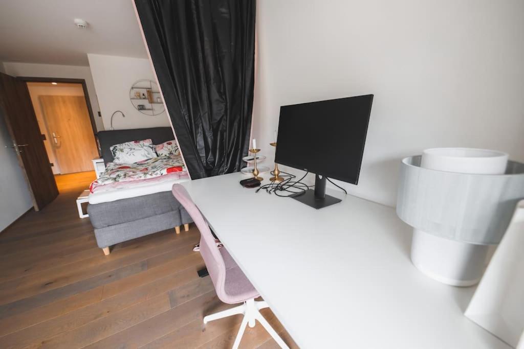 Cosy, stylish new flat with spa and gym & shuttle to ski lifts