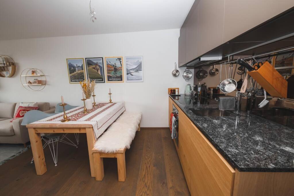 Cosy, stylish new flat with spa and gym & shuttle to ski lifts