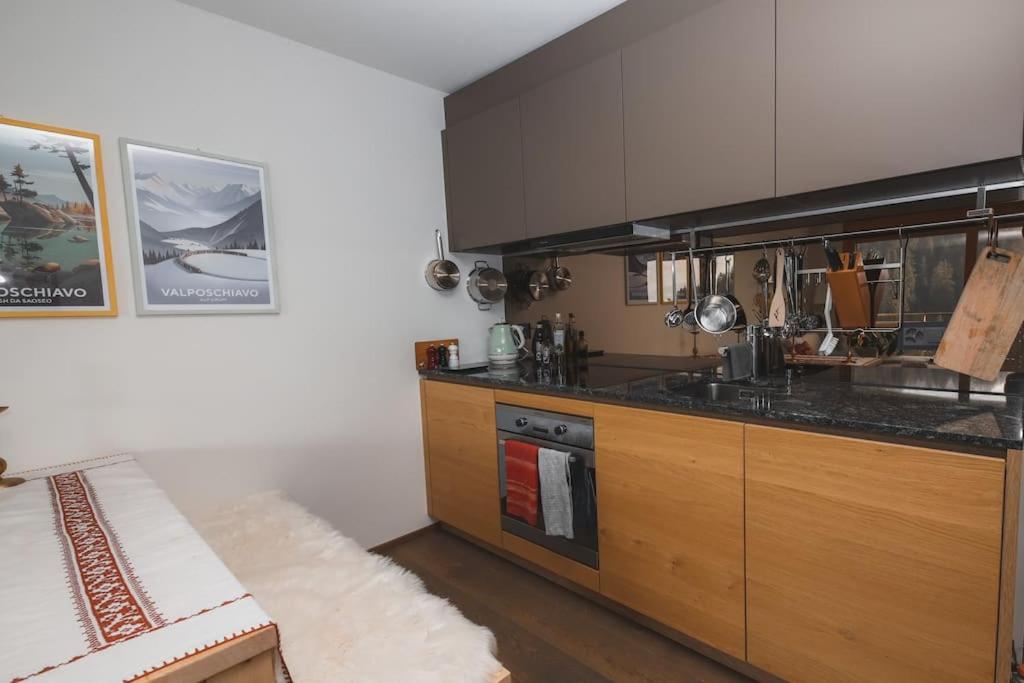 Cosy, stylish new flat with spa and gym & shuttle to ski lifts
