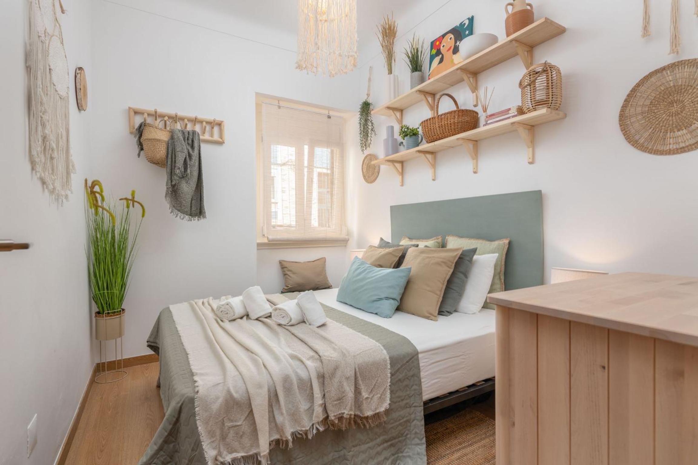 Serene 2BDR Apartment W/ Patio by LovelyStay view 4