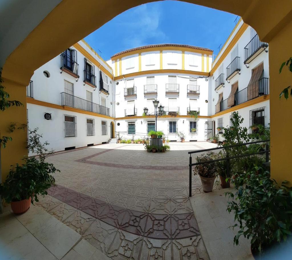 Budget and cute rooms with balcony Sevilla center
