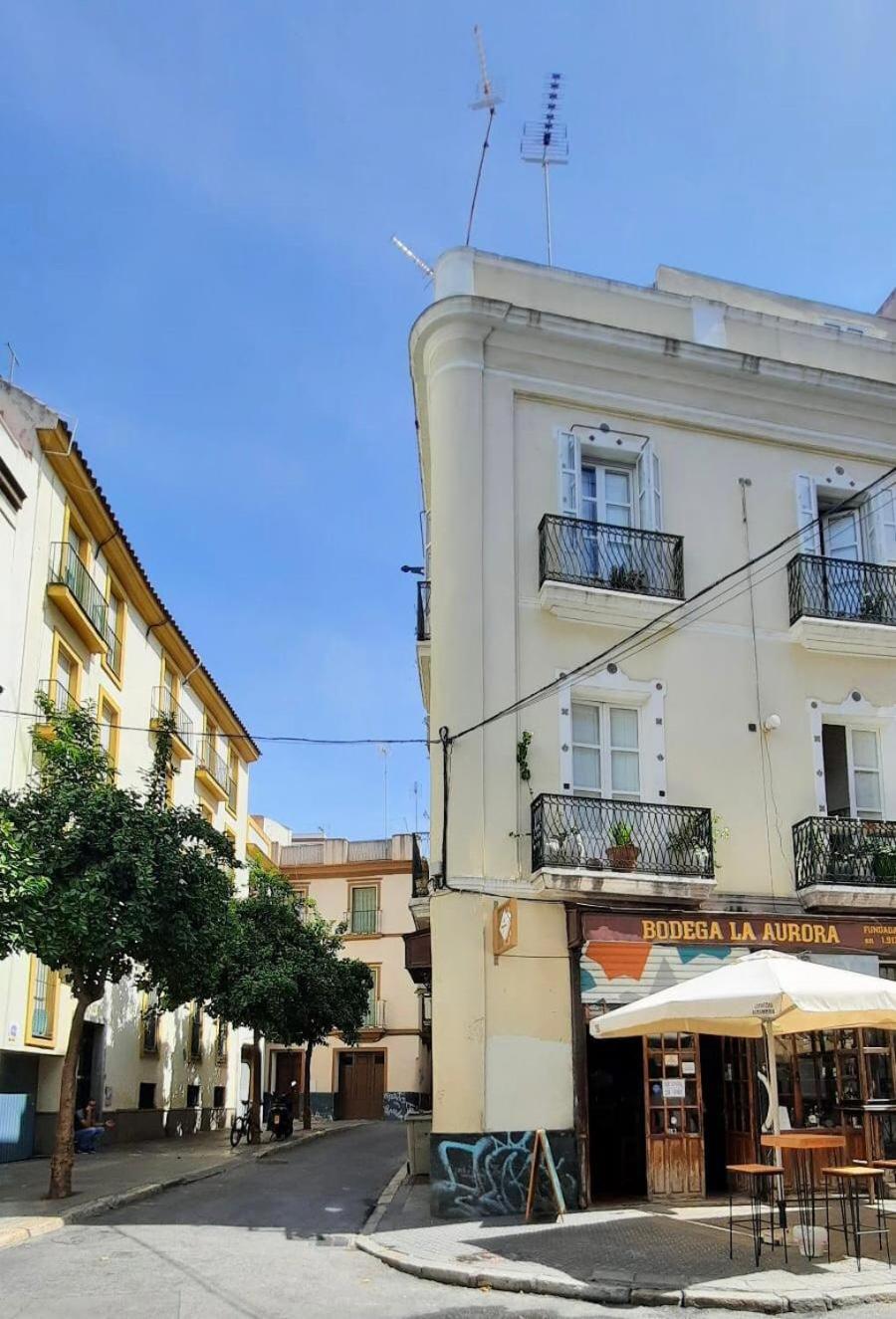 Budget and cute rooms with balcony Sevilla center