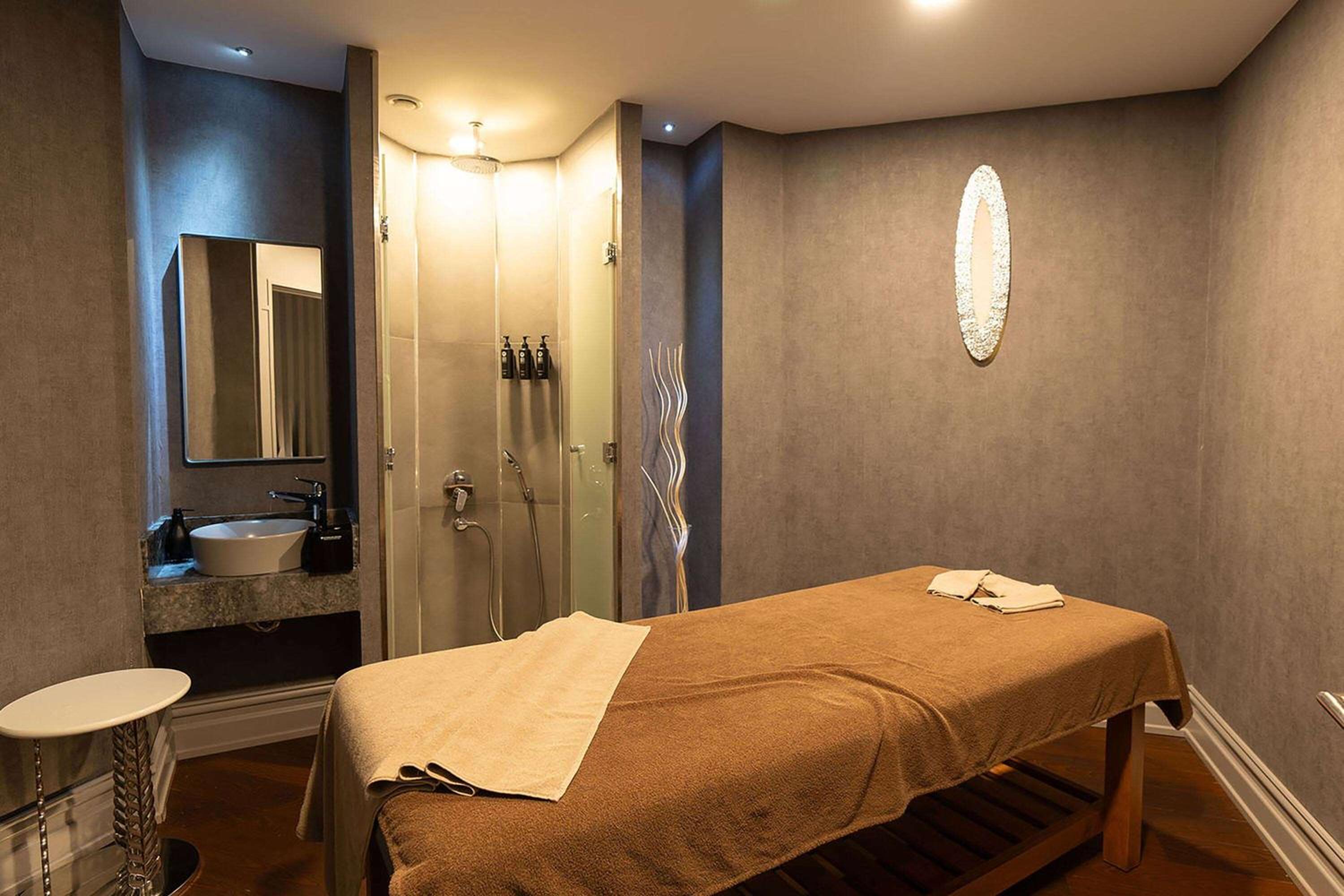Wyndham Grand Istanbul Kalamış Marina Hotel - Image 47