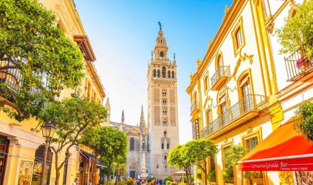 Budget and cute rooms with balcony Sevilla center