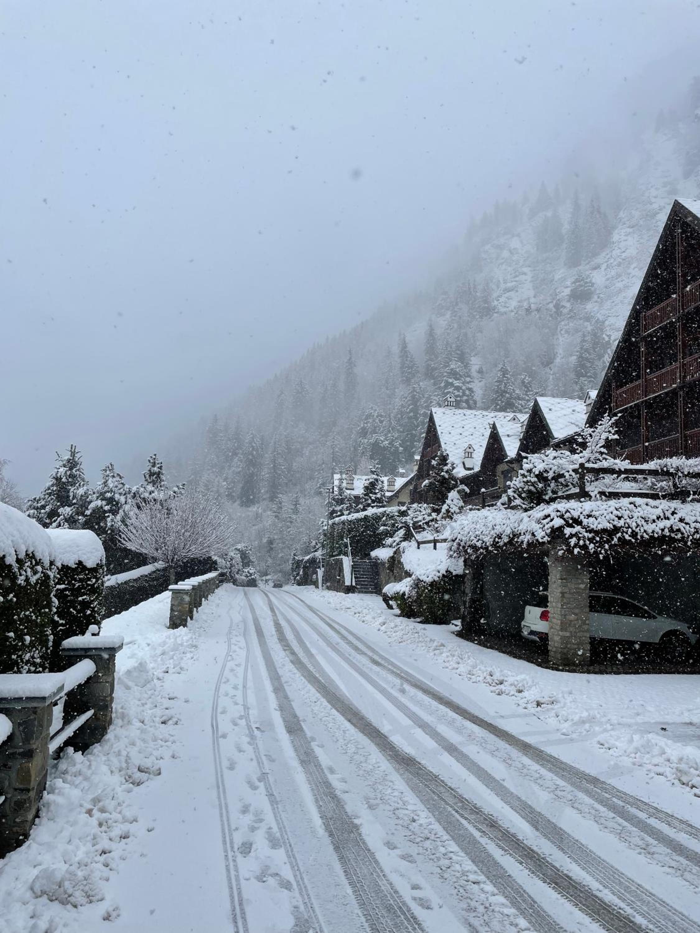 Courmayeur~navetta gratuita per il centro+impianti view 3