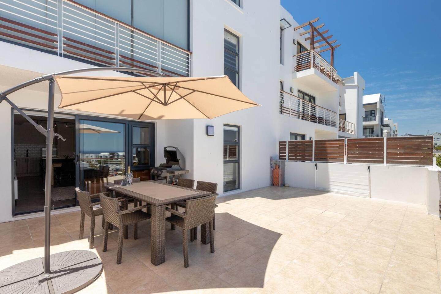 Modern Loadshedding Free Apartment in Azure 22 by HMH view 2
